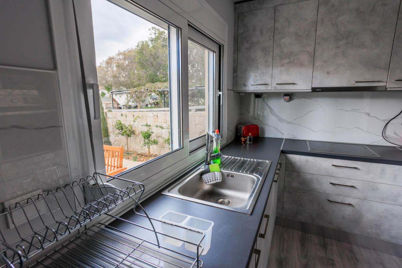 Electra Modern Apartment With Cozy Garden Heraklion Exteriör bild